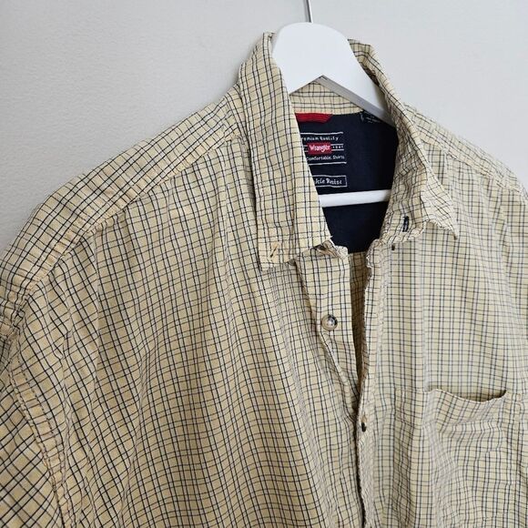 Wrangler Shirt Button Down Light Yellow Plaid Short Sleeve Wrinkle Resist Casual - Picture 3 of 11